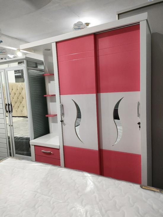 1 lemari 2pintu + meja rias 