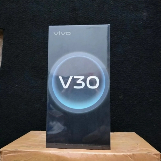 VIVO V30 RAM24GB[12+12]/512GB