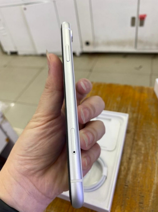 IPHONE XR 64 GB SECOND KOMPLIT ORIGINAL -2